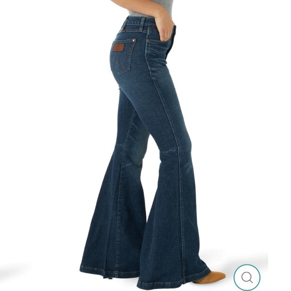 Wrangler High Rise Flare - Picture 2 of 8